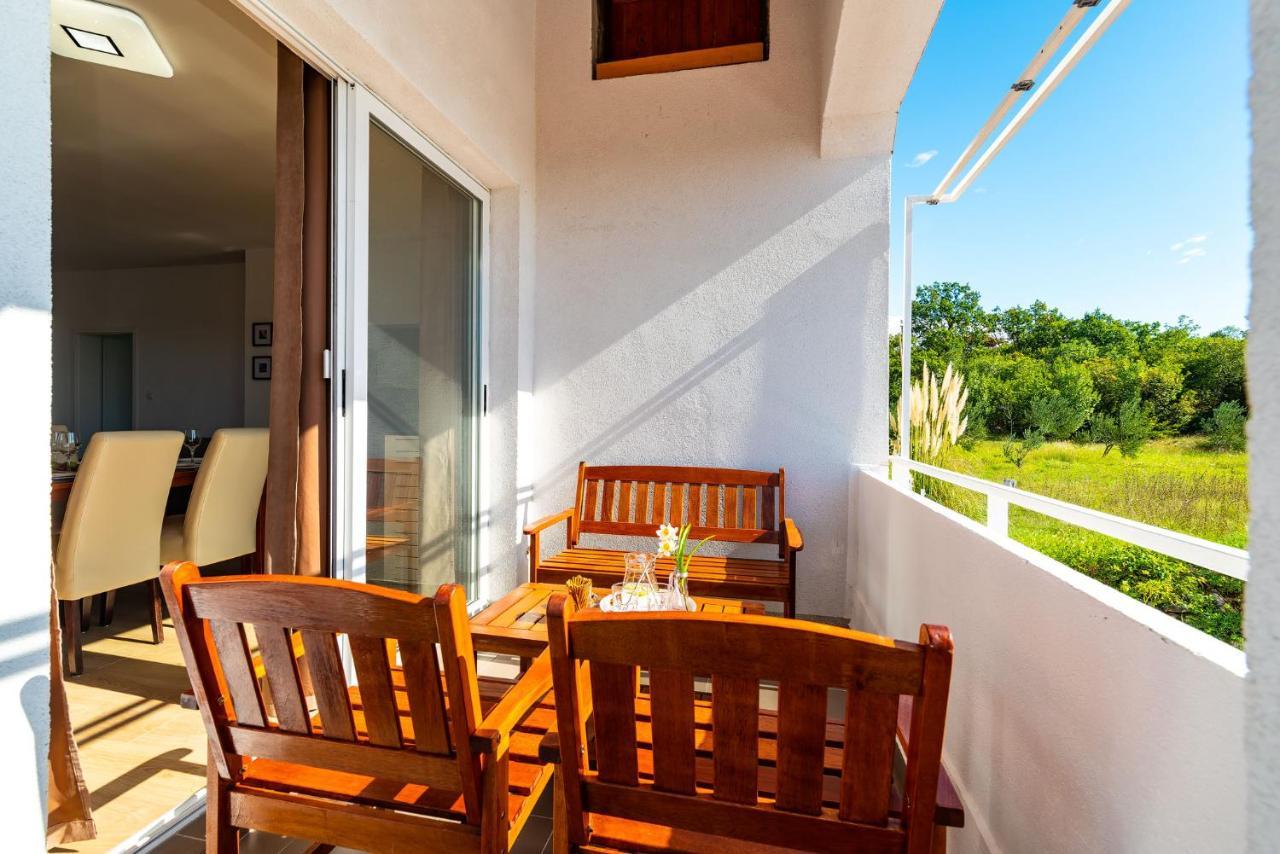 Apartment Maia Lena For Family ยาเซนิเซ ภายนอก รูปภาพ
